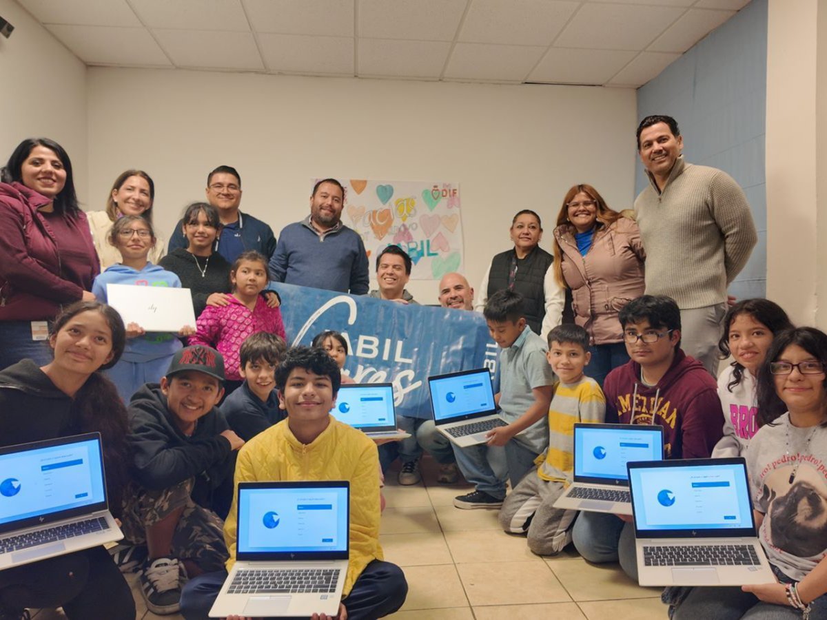 DIF Nuevo Le&oacute;n equipa Espacio 'Mujeres Ilustres' con donativo de computadoras de JABIL