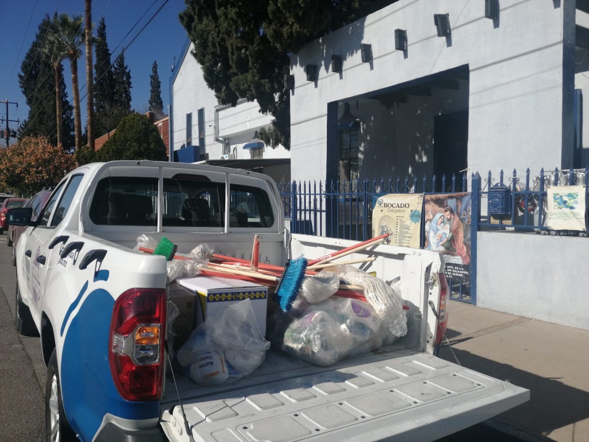 Gobierno del Estado entrega despensas y art&iacute;culos de limpieza al asilo 'El Bocado del Pobre'