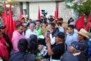 Gobierno de Guerrero atiende solicitudes de caminos y obras hidr&aacute;ulicas del Frente Popular Francisco Villa