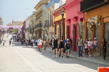 Oaxaca registra más de 6 millones de turistas y derrama económica de 23,348 mdp en 2025