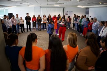 Secretaría de Administración y Centro Mujer Tu Espacio capacitan a funcionariado en responsabilidad social ante violencias