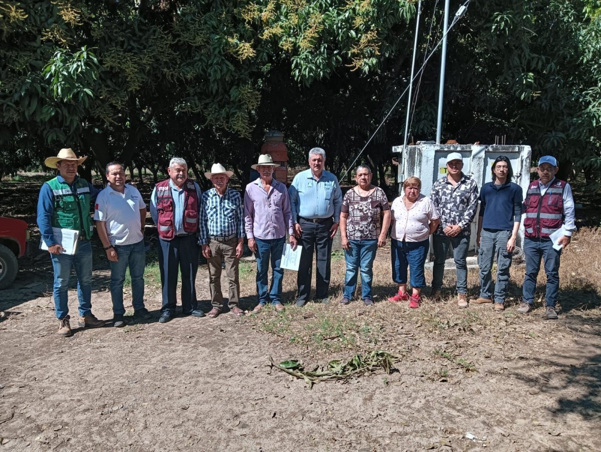 Gobierno de Colima instala l&iacute;nea de conducci&oacute;n de agua para productores agr&iacute;colas en Venustiano Carranza