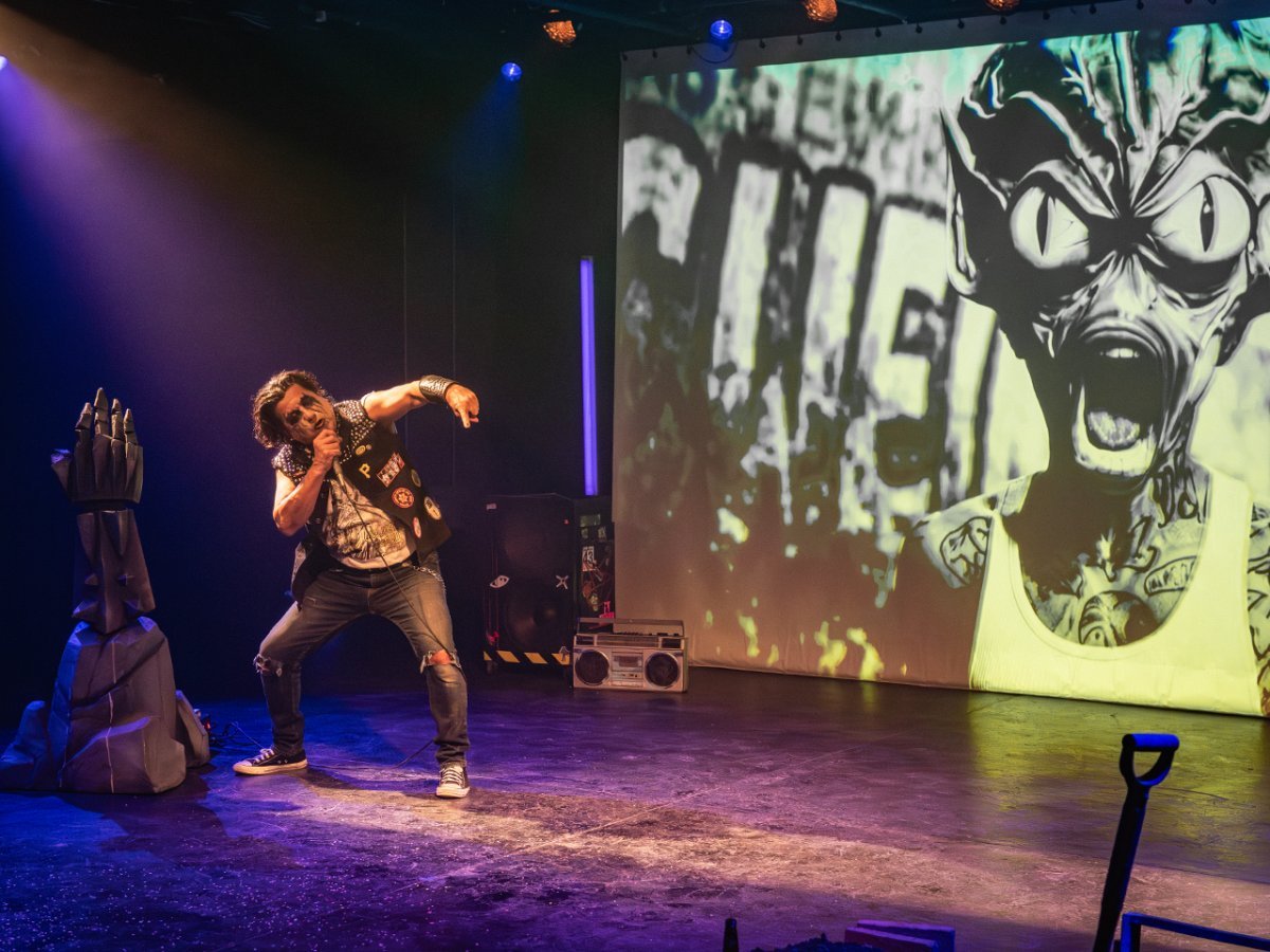 Obra 'Metalero' de Pablo Luna triunfa en CONARTE con funciones hasta el 1 de febrero