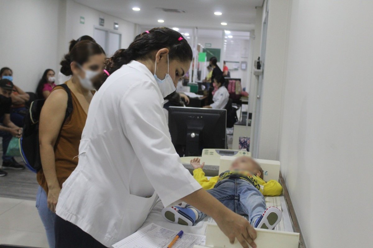 Secretar&iacute;a de Salud de Colima alerta sobre s&iacute;ntomas cambiantes del sarampi&oacute;n y enfatiza la vacunaci&oacute;n