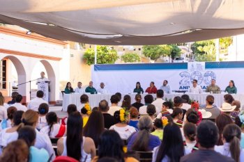 Gobernadora conmemora bicentenario del primer Ayuntamiento de Ixtlahuacán y refuerza seguridad municipal