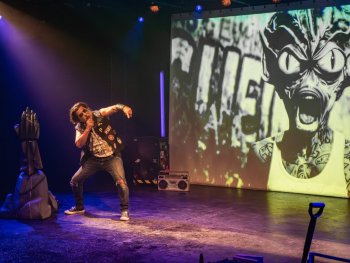 Obra 'Metalero' de Pablo Luna triunfa en CONARTE con funciones hasta el 1 de febrero