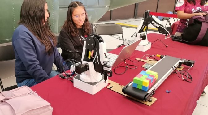 Estudiantes del Cecytem Michoac&aacute;n ganan pase al Mundial de Rob&oacute;tica en EUA