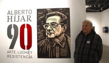 Alberto Híjar preside recorrido por exposición homenaje a sus 90 años en el CENART