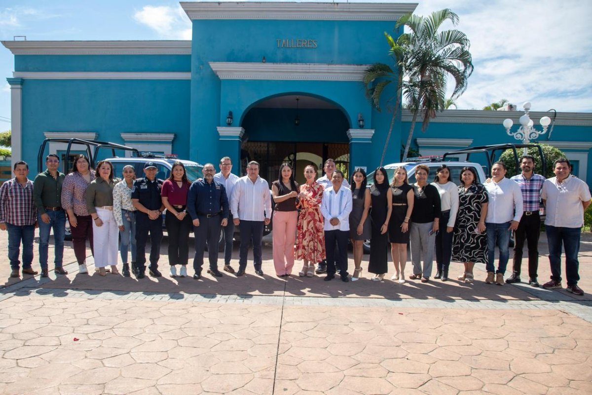 Gobernadora de Colima refuerza seguridad en Villa de &Aacute;lvarez con entrega de patrullas y equipamiento