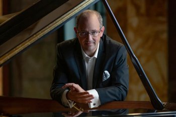 Mauricio Náder reanuda los Jueves Musicales del MIQ con 'Piano de película'