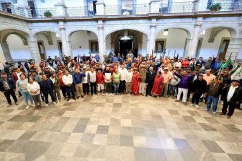 Gobernador Salomón Jara recibe pliego petitorio del Movimiento de Unificación y Lucha Triqui (MULT)