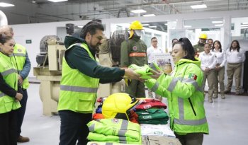 IMSS entrega por primera vez más de 100 mil uniformes homologados a brigadistas de Protección Civil