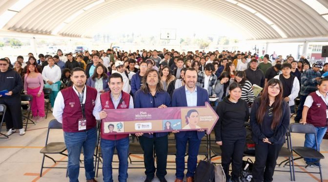 Inicia entrega de la Beca Gertrudis Bocanegra para m&aacute;s de 44 mil universitarios en Michoac&aacute;n