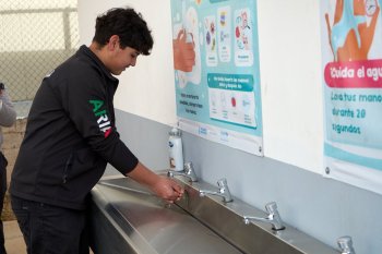 SEyD y UNICEF benefician a más de mil estudiantes con programa de agua y saneamiento en escuelas