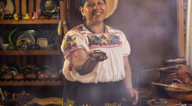 Michoacán celebra inclusión de cinco restaurantes en Guía México Gastronómico 2026 y reconoce a promotora de cocina tradicional