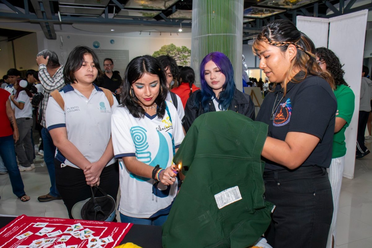 Impulsa FPMC la participación de mujeres y niñas en la ciencia con stands interactivos en el Planetario de Cozumel