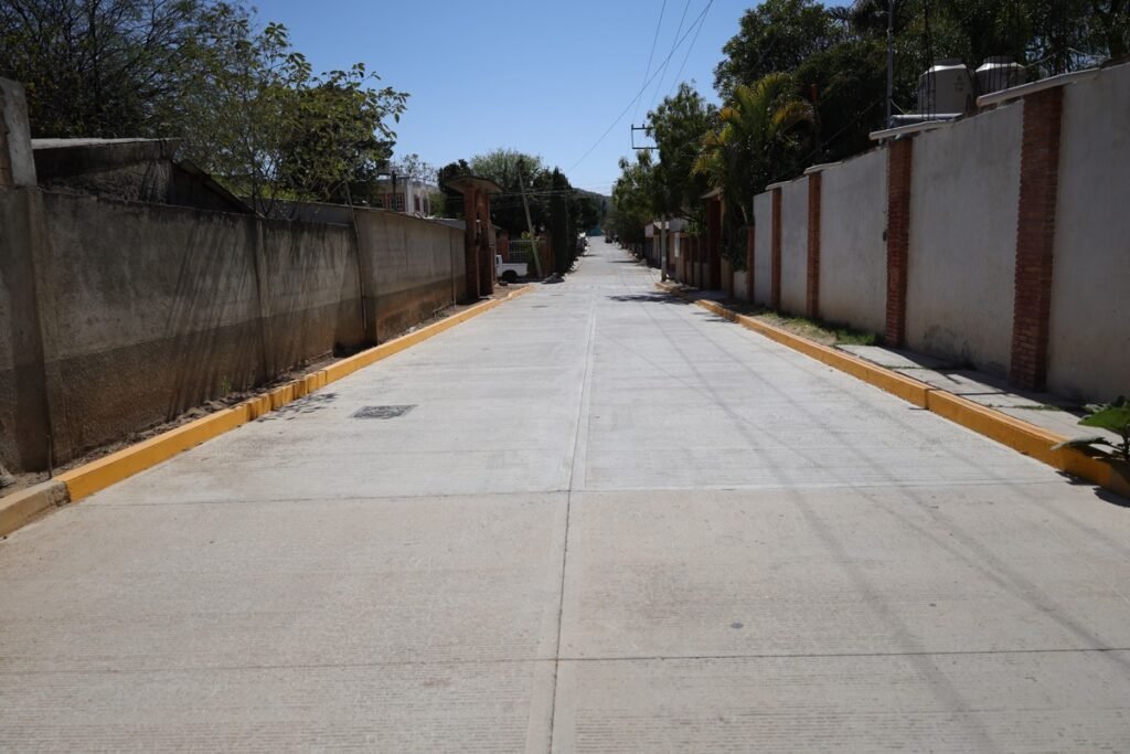 SIC pavimenta calle Victoria en San Bartolo Coyotepec con inversión de más de 510 mil pesos