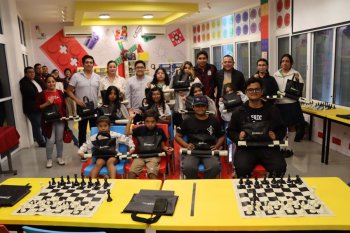 CODEQ y COQHCYT entregan 25 tableros de ajedrez a Club Kaab Ajkáa en Chetumal