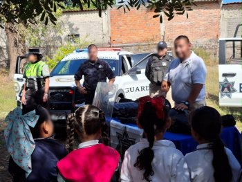 SSP Colima realiza demostración policial en jardín de niños Cuauhtémoc para prevención del delito