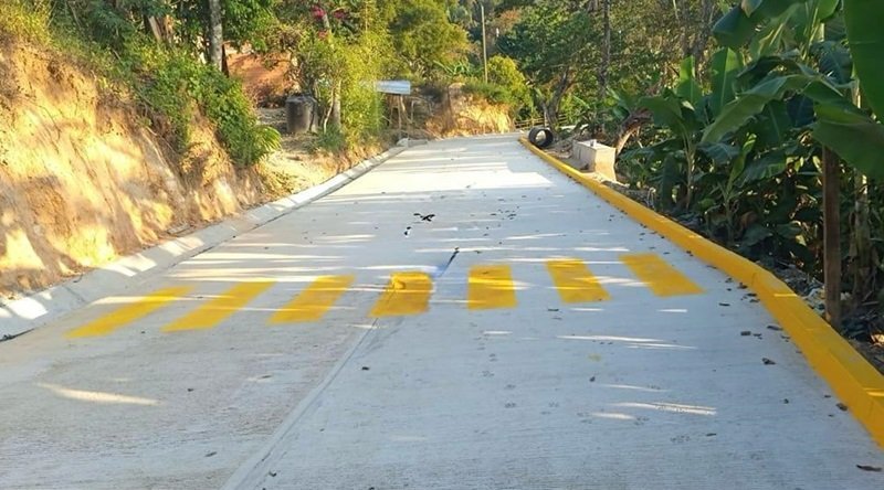 Con inversión de 1.4 millones de pesos, pavimentan calle en Arroyo Triste, Juquila