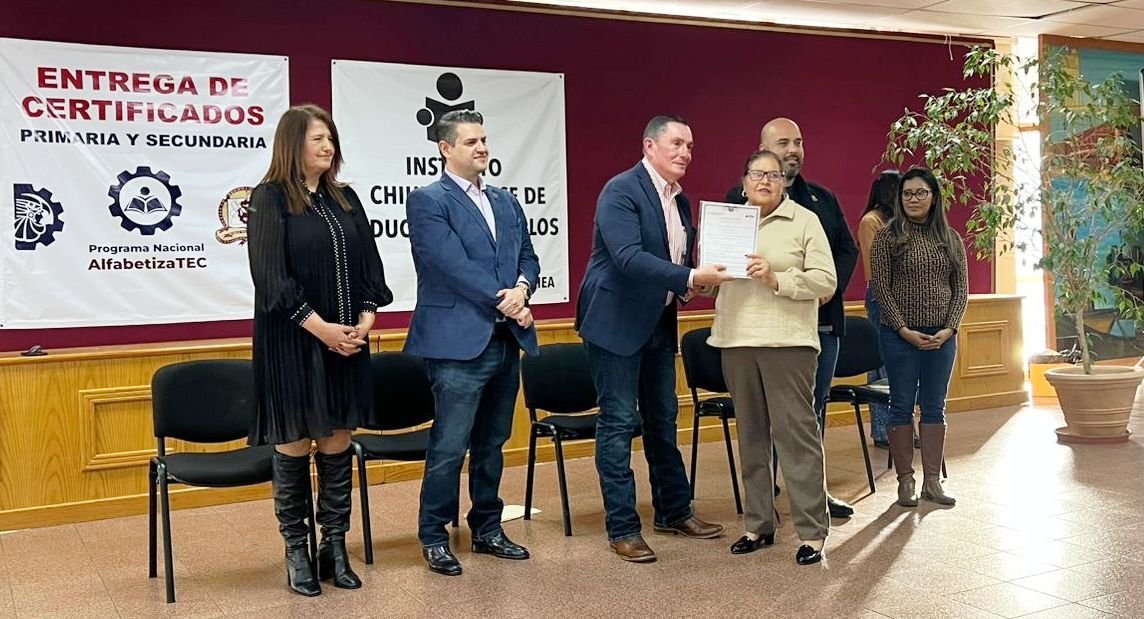 Convenio ITP-ICHEA permite a 70 adultos concluir primaria o secundaria con apoyo de estudiantes