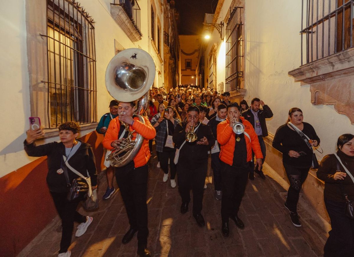 Más de 4 mil personas disfrutan la Callejoneada para Solteros 2026 en Zacatecas
