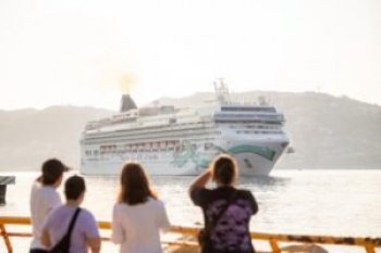 Arriba al puerto de Acapulco el crucero Norwegian Jade con más de 3,200 personas a bordo