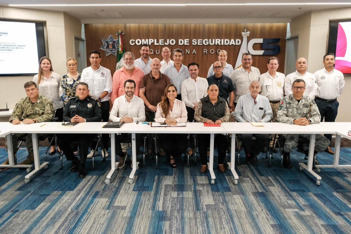 Encabeza Mara Lezama acciones para agilizar filtros migratorios y reducir tiempos de espera de equipaje en el Aeropuerto de Cancún rumbo al Mundial