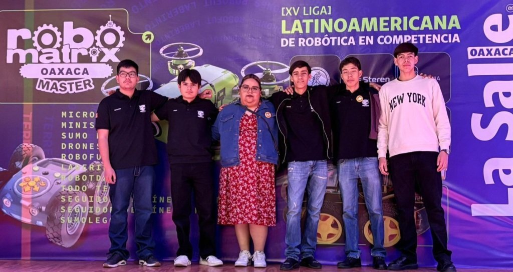 Estudiantes del Cecytech Chihuahua ganan oro en Robomatrix y obtienen pase a mundial en EU