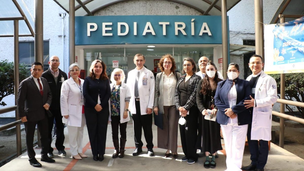 Presidenta de SEDIF acompa&ntilde;a a familias durante cirug&iacute;as de implante coclear en Hospital General de M&eacute;xico