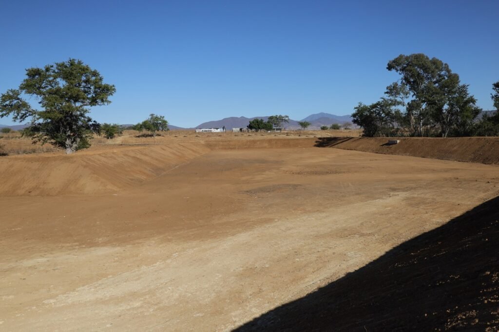 SIC construye olla de captación pluvial en Trinidad Zaachila para beneficiar a 832 personas
