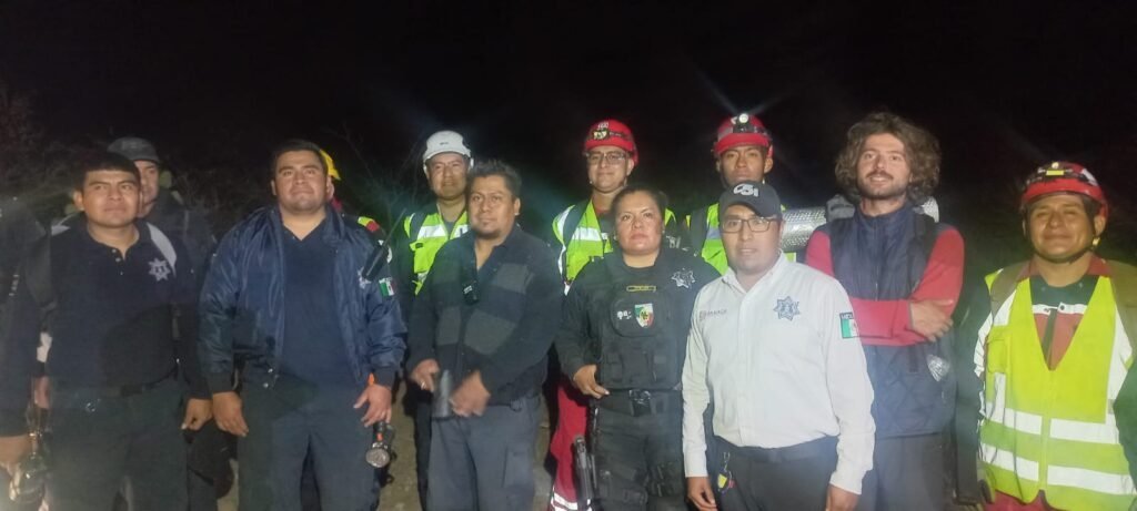 Rescatan con vida a ciudadano francés en barranca de Teotitlán del Valle