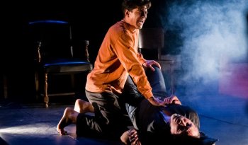 Secretaría de Cultura presenta 'Entonces la noche', obra que retrata la soledad contemporánea en el Centro Cultural Helénico