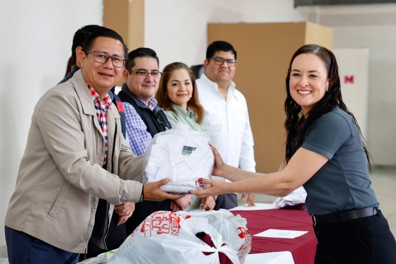 CECyTE BCS inicia entrega de uniformes a personal sindicalizado en cumplimiento de contrato colectivo