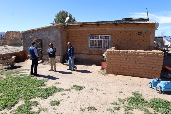 Coesvi entrega material de construcci&oacute;n a 20 familias de Bach&iacute;niva con da&ntilde;os estructurales