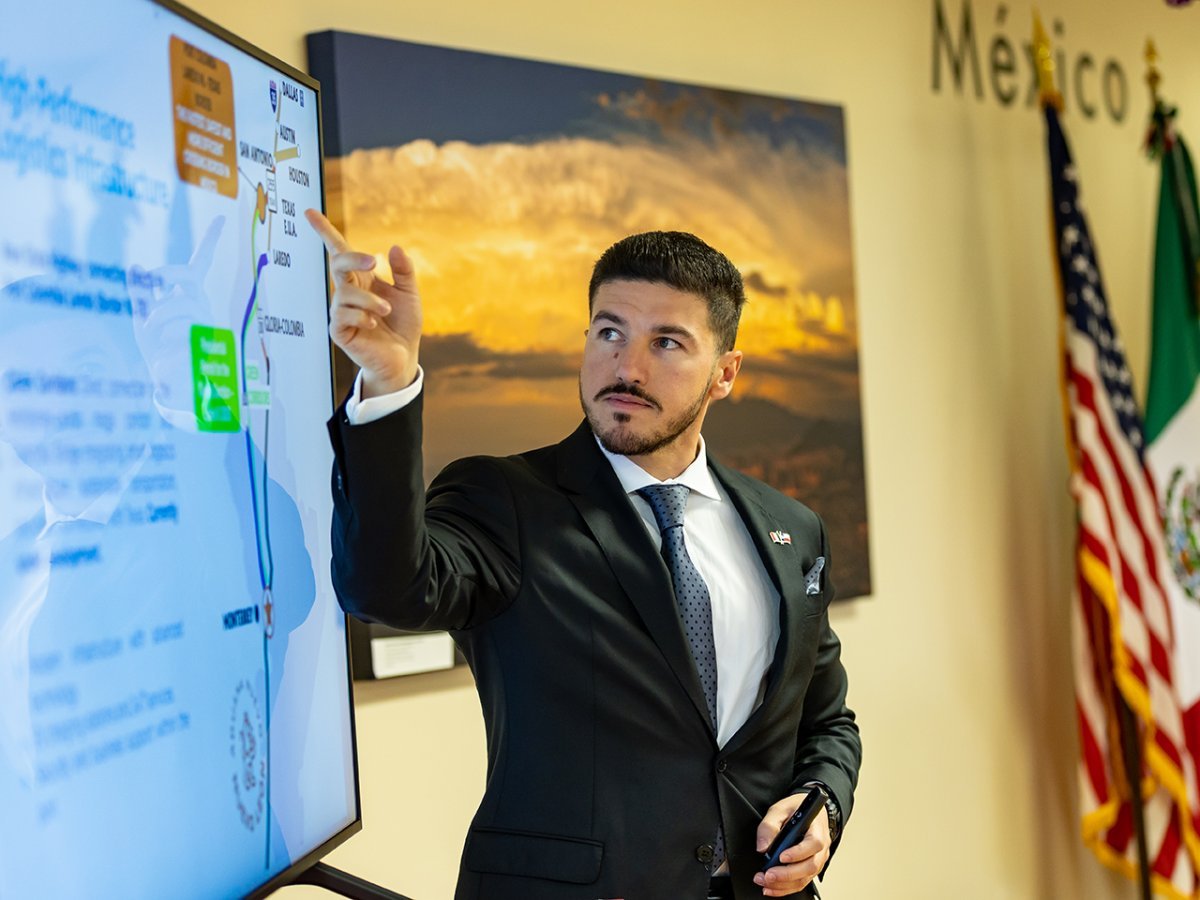 Gobernador Samuel García promueve el 'Triángulo Mundialista' con Texas en gira de trabajo