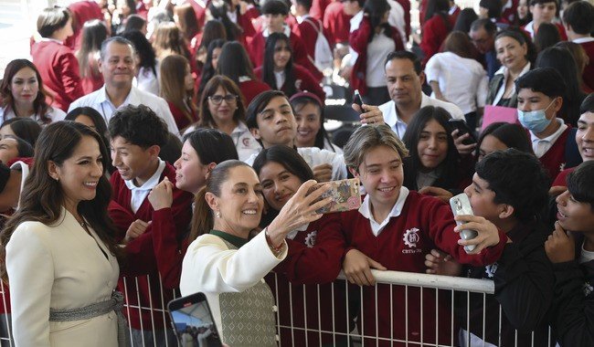Presidenta Sheinbaum inaugura nuevo CBTIS en Le&oacute;n y anuncia meta de 150 mil nuevos lugares de preparatoria para 2026