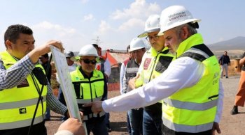 Gobernador confirma ampliación a cuatro carriles de autopista Siglo XXI hacia planta Pemex