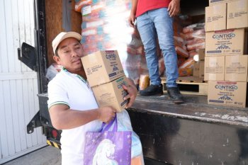 Luis Nava supervisa entrega de apoyos 'Contigo y tu Bebé' en Pedro Escobedo