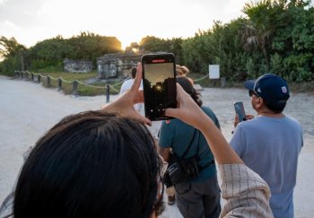 FPMC conmemora 39 aniversario con alineación solar en vestigio maya El Caracol