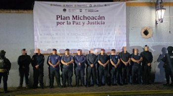 Gobernador de Michoacán ordena investigación a policías municipales por bloqueos carreteros