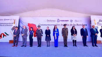 Guanajuato conmemora el Día de la Bandera en la Alhóndiga de Granaditas con abanderamiento de escoltas escolares