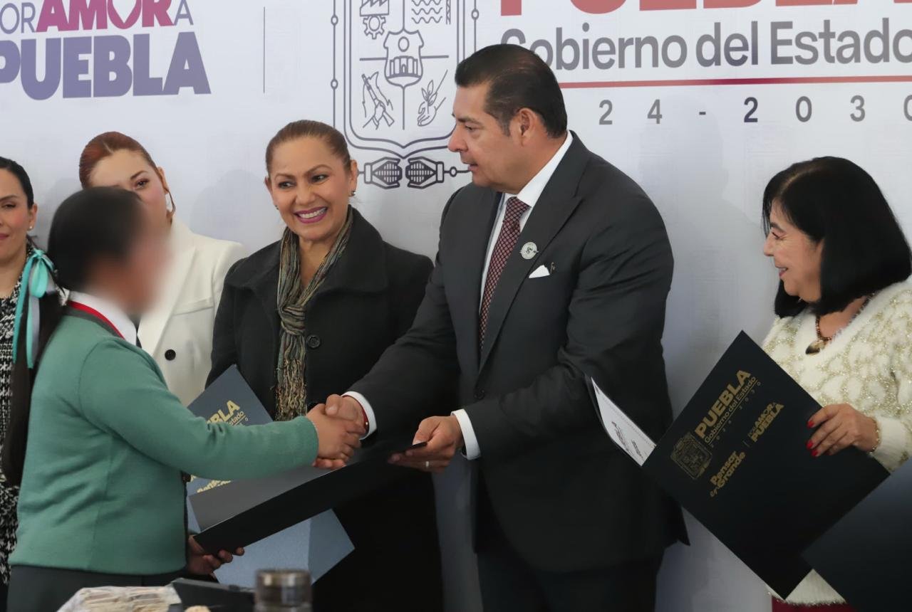 Estudiantes de CECyTE Puebla ganan certificaciones internacionales con apps sobre reciclaje y autismo