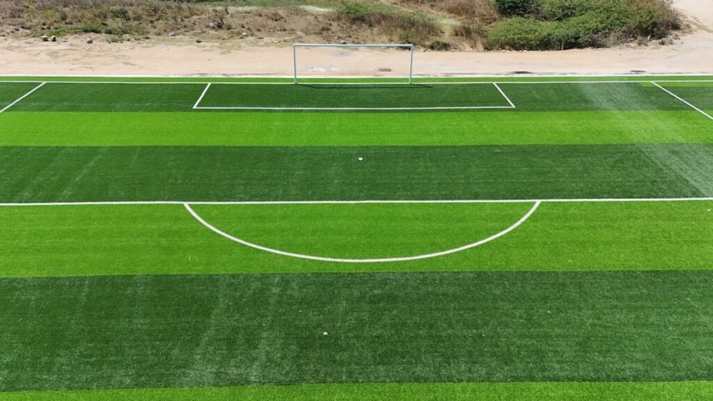 Gobierno de Oaxaca invierte m&aacute;s de 6.3 mdp en cancha de f&uacute;tbol sint&eacute;tica en San Mateo del Mar