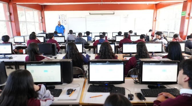 Michoacán, única entidad en formar a bachilleres en habilidades digitales e IA