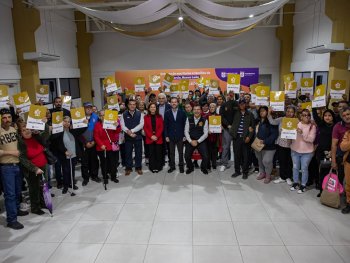 Fomerrey entrega escrituras a más de 40 familias en García y refuerza llamado a concluir trámites