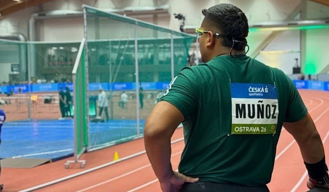 Uziel Mu&ntilde;oz rompe su r&eacute;cord indoor de impulso de bala por tercera vez en gira europea