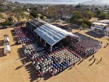Entregan 1,100 tinacos en Santa Cruz Xoxocotlán para garantizar acceso al agua en temporada de estiaje
