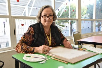Margarita Robles Blizzard descubre nuevo comienzo a través del taller de pintura del Centro Gerontológico DIF Aguascalientes