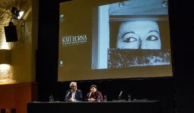 Analizan serie fotográfica 'Historia de un vampiro' de Kati Horna como reflejo autobiográfico y de integración cultural